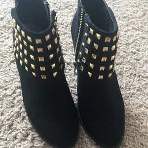 Gorgeous suede studded booties— perfect for fall!